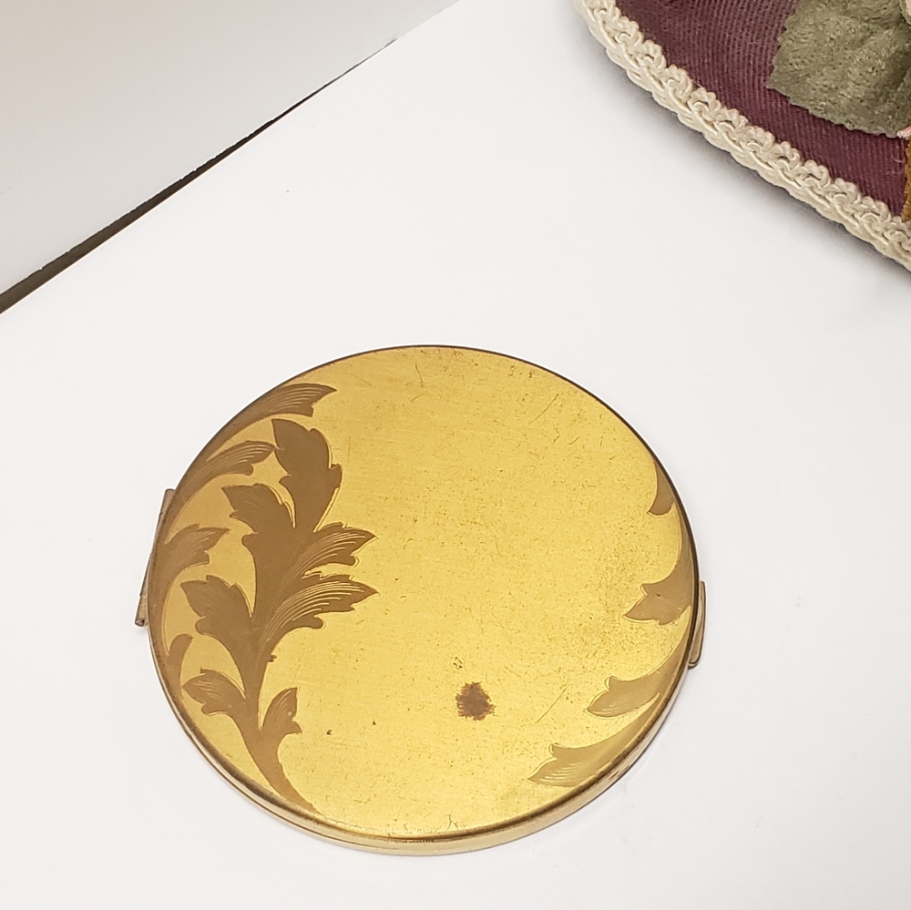 Vintage Elgin American Etched Compact